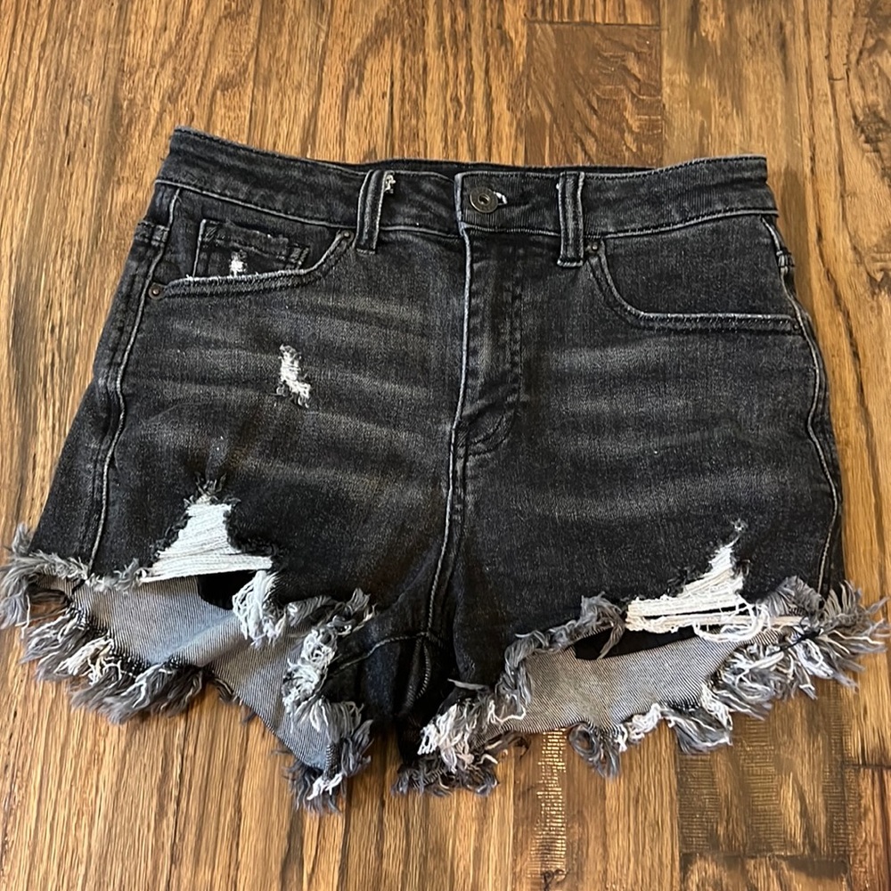 Risen black denim shorts